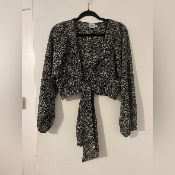 Princess Polly Black and White Women's Wrap Top size 6 (SKU C104) - Picture 1 of 6